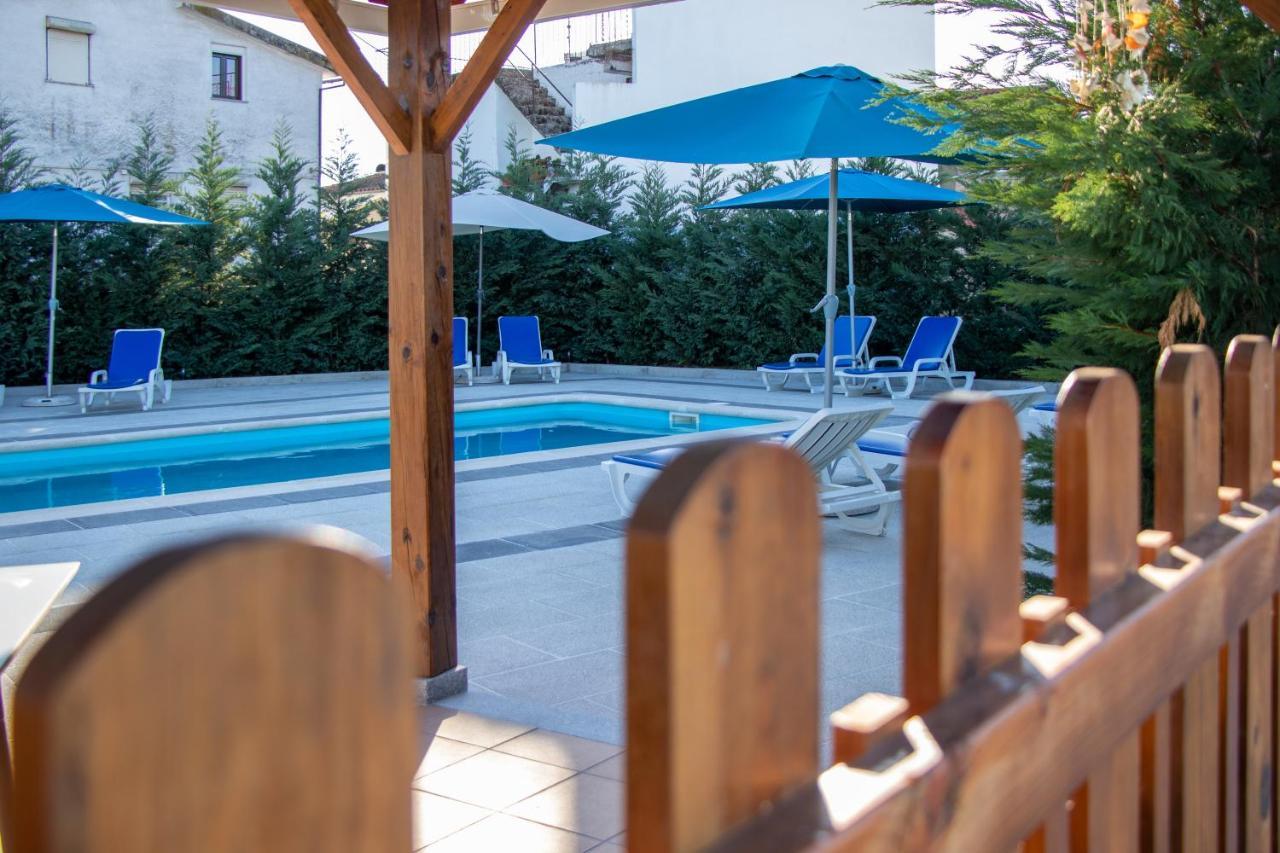 Villa Montes Guesthouse Coja Exterior photo